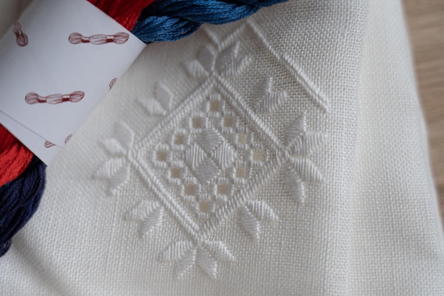 haft tradycyjny na tkaninie